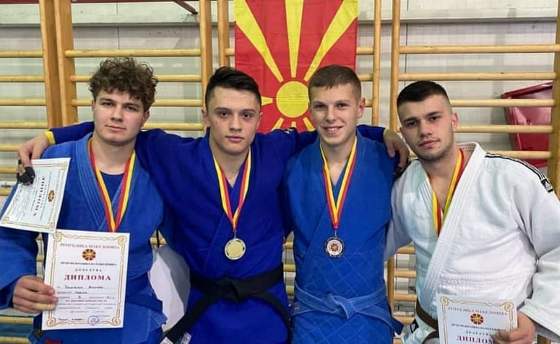 “Ippon” dominon në kampionatin shtetëror për senior dhe pioner