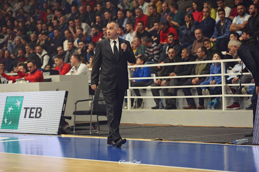 ZYRTARE: Rahoveci largon Ilievskin, rikthen në stol Locin