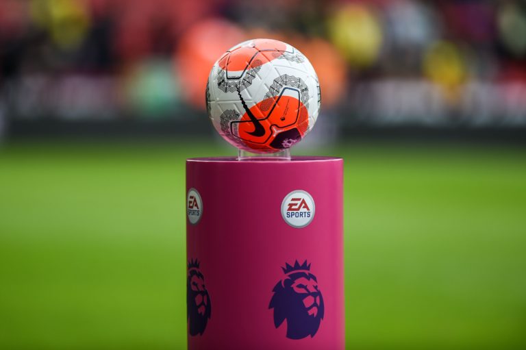 Nëse sezoni nuk përfundon, UEFA detyron Premierligën të luajë në play-off