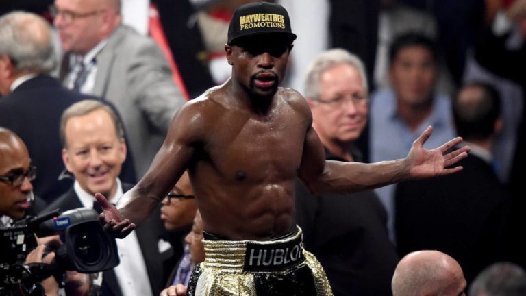 Mayweather thyen rregullat, bën xhiro pa maskë