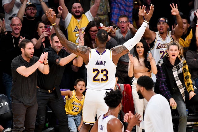 LeBron James flet për mundësinë që ndeshjet të luhen pa tifozë
