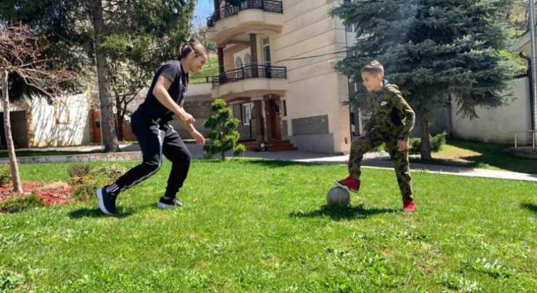 Majlinda Kelmendi tregon se si po e kalon karantinën, xhudoja gjithmonë primare