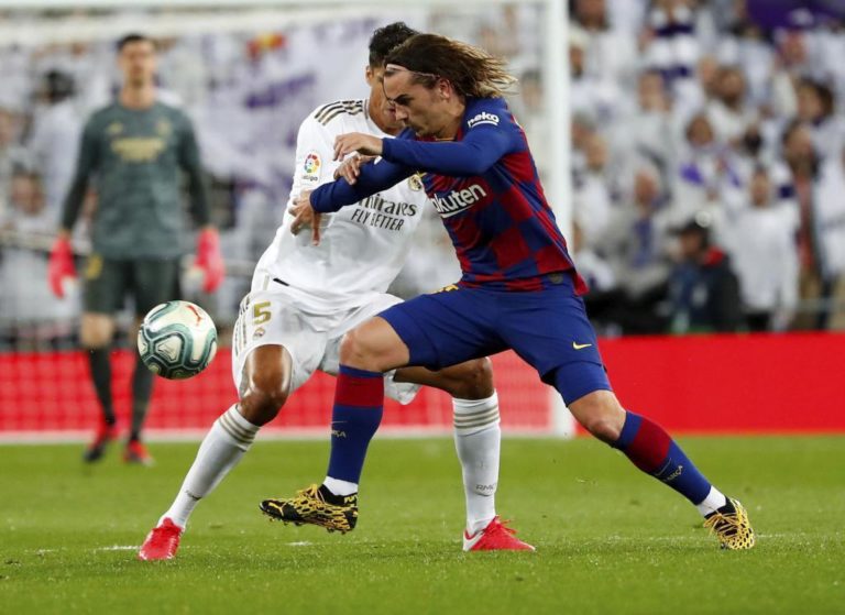 Griezmann nuk largohet nga Barcelona, lufton për vendin e tij në formacion