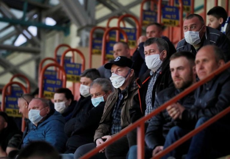 40 të vdekur e mbi 4000 mijë të prekur nga Covid-19, ky vend vazhdon të mos ndalojë futbollin