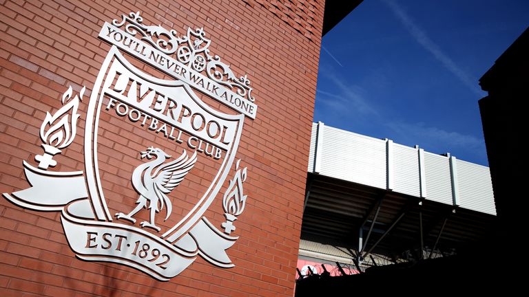 Liverpool liron një pjesë të stafit, vazhdon pagesën e plotë të pagave për ta