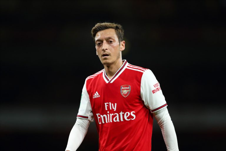S’ka qetësi te Arsenali, tre lojtarë refuzojnë uljen e pagave – mes tyre edhe Ozil