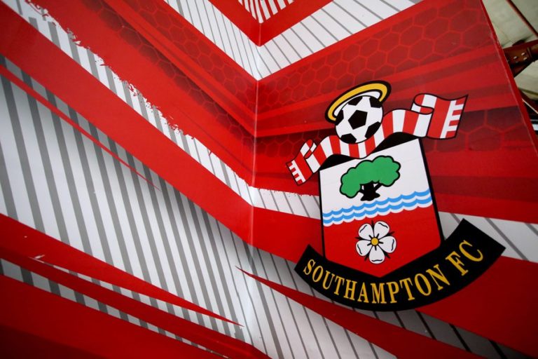 Southampton arrin marrëveshje me lojtarët për të shpëtuar klubin