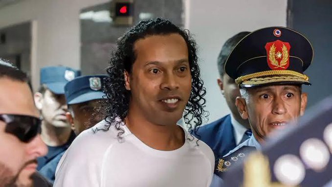 Ronaldinjo lirohet nga burgu