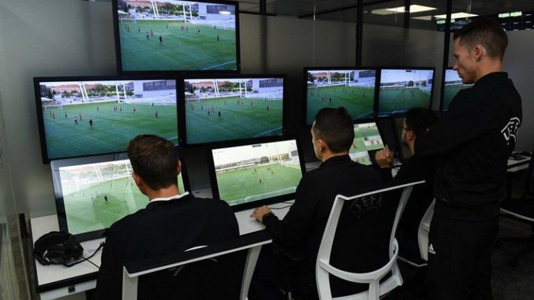 A do të pezullojë UEFA VAR-in?
