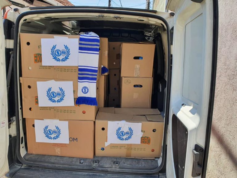Tifozët “Shvercerat” ndihmojnë familjet në nevojë në ditën e parë të Ramazanit