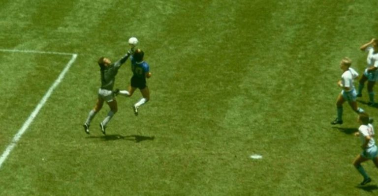 Maradona për ‘Dorën e Zotit’: Ju thash të gjithëve, më përqafoni dhe heshtni