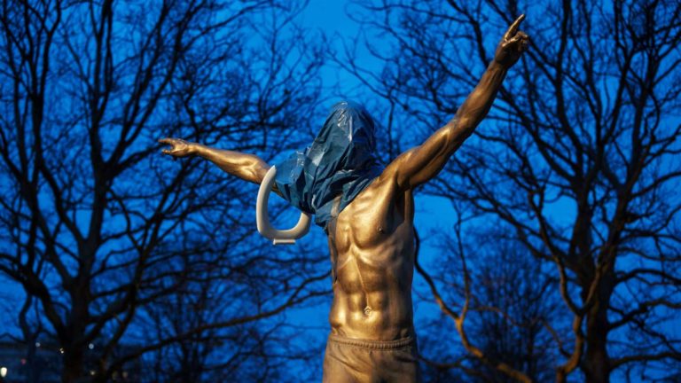 Statuja e Ibrahimovic në Malmo do të zhvendoset, pas akteve të përsëritura të vandalizmit