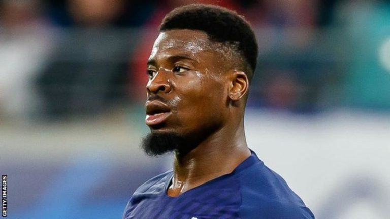 Thyen rregullat e distancimit për herë të tretë, Tottenham nis hetimet për Aurier