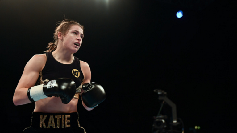 Nga fushat e futbollit deri te shkëlqimi në ring, historia frymëzuese e Katie Taylor