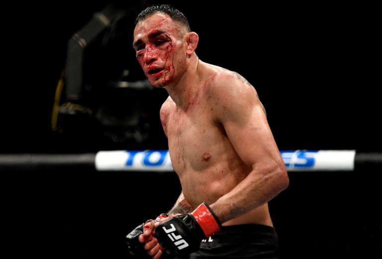 Tony Ferguson dërgohet në spital, pas disfatës nga Justin Gaethje