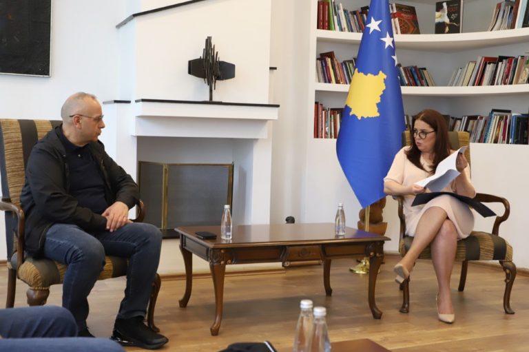 Lejohet rinisja futbollit në Kosovë