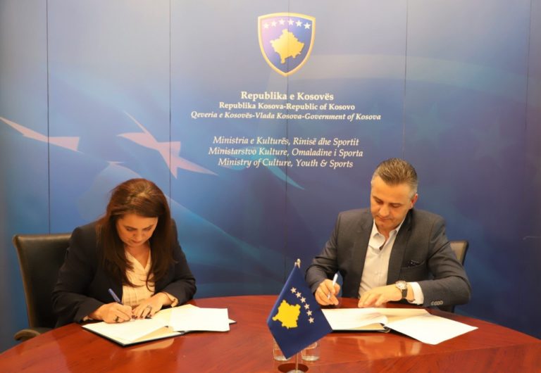 MKRS nënshkruan tre investime sportive me komunën e Skenderajt