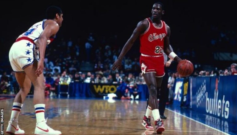 Atletet e Michael Jordan shiten për një çmim rekord