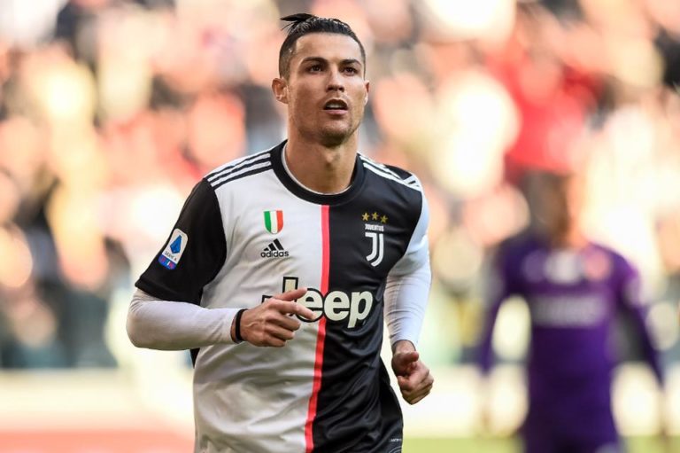 Për t’u vlerësuar: CR7 u dha dhurata futbollistëve të Madeiras, me të cilët stërviti këto ditë