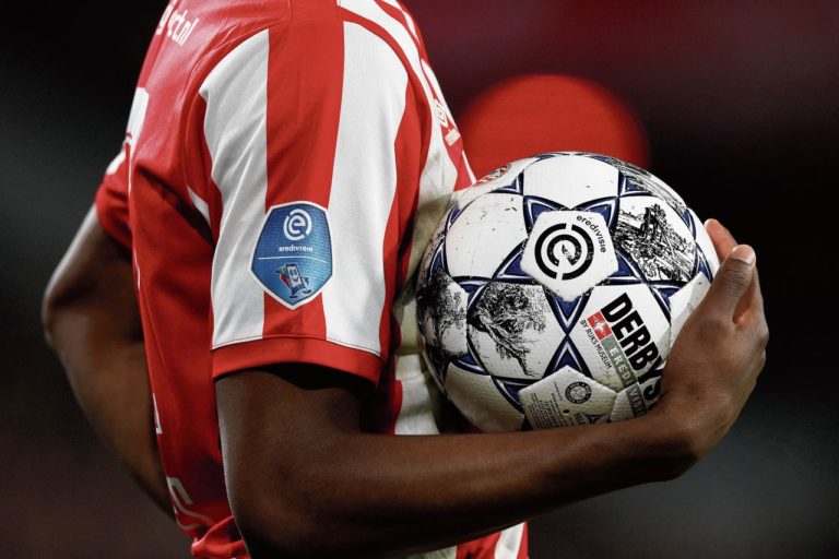 Në Holandë, futbolli do të luhet pa tifozë në sezonin tjetër