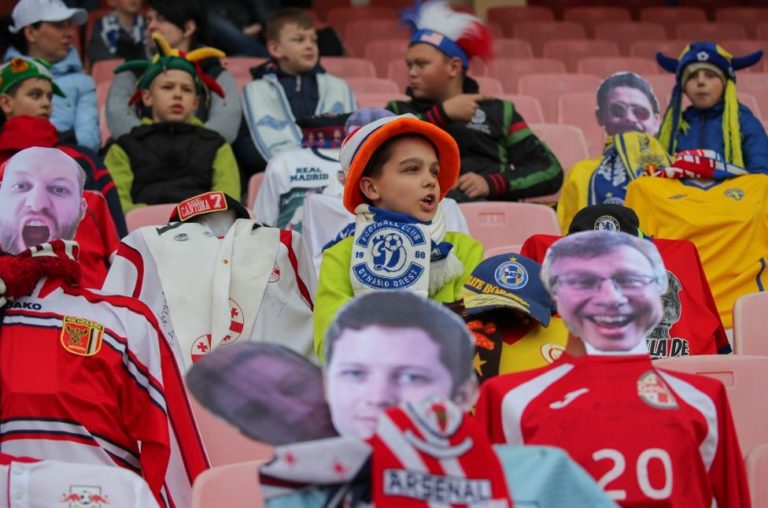 Koronavirusi po përhapet, por futbolli në Bjellorusi po vazhdon