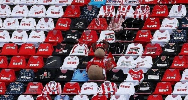 Tifozët e Kolnit, e mbushin stadiumin me fanellat e tyre