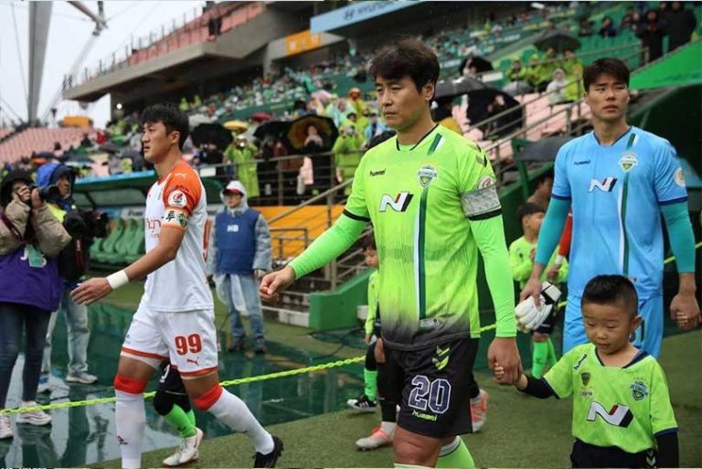 Surprizon Korea e Jugut, nis e para me futboll
