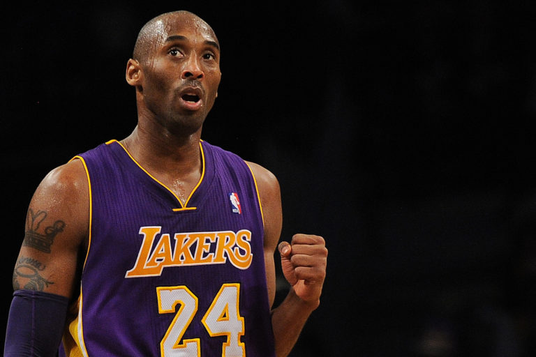 Fanella ikonë e Kobe Bryant u shit për mbi 5 milionë