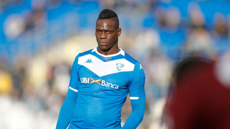 Balotelli befason me skuadrën e re