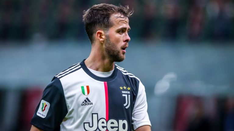 Barcelona befasohet nga klubi i madh evropian në garën për Pjanic