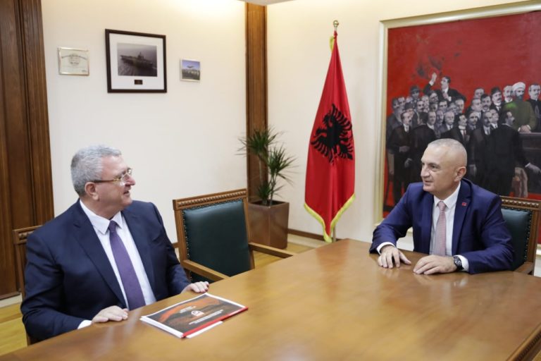 Duka takohet me presidentin Meta, sinjale pozitive për rinisjen e futbollit në Shqipëri