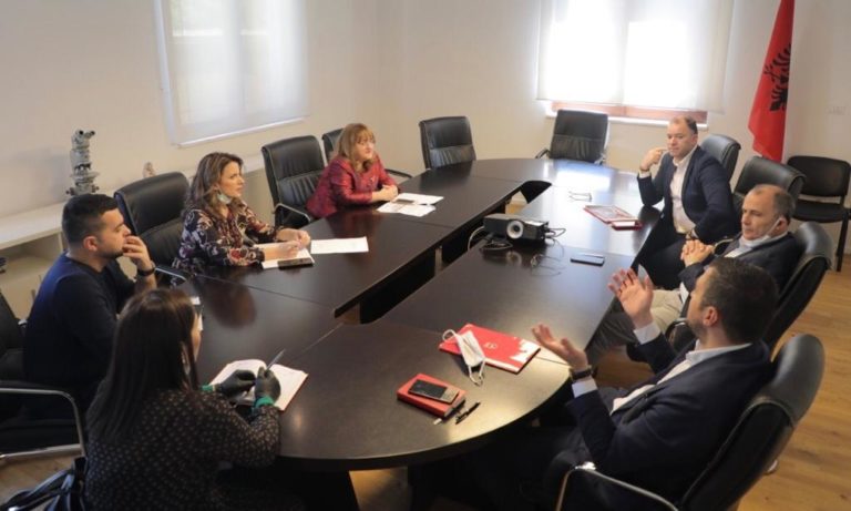 Përfundon takimi FSHF-Ministri, ende nuk ka datë për nisjen e stërvitjeve