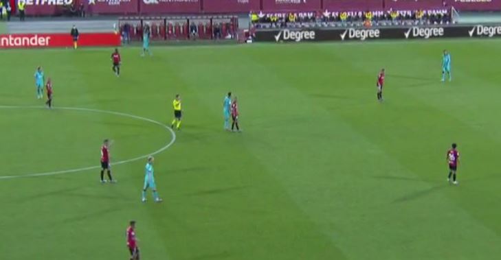 Mallorca – Barca luhet pa tifozë, por ndeshja u ndërpre pasi një tifoz u fut në fushë