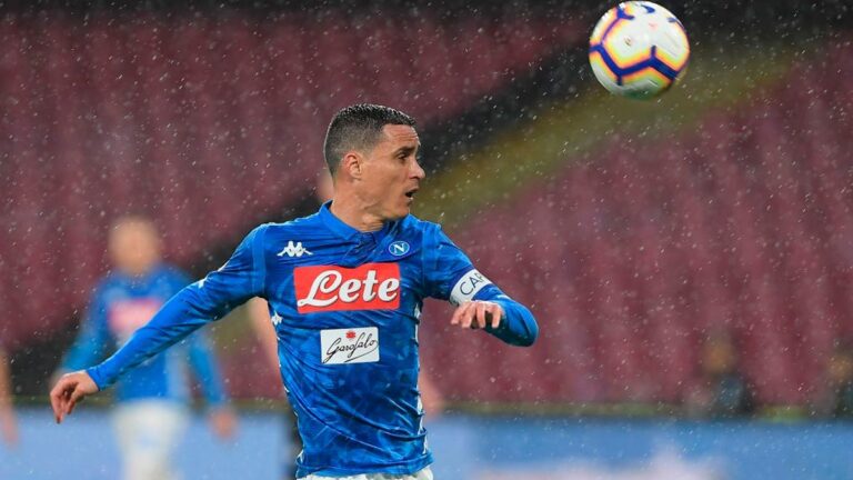 Napoli pranon ofertën e Callejon