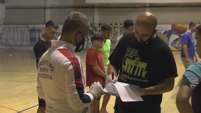 Mundësit bëjnë matjet dhe rinisin me stërvitje në Mavrovë (VIDEO)