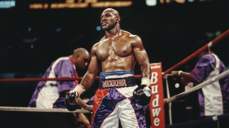Holyfield zbulon emrat e tre kundërshtarëve të mundshëm për meçin e rikthimit