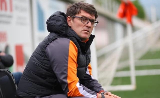 Ismet Munishi ironizon: Ancelotti te Kosova