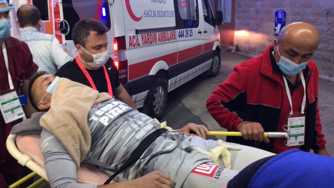 Portieri i Galatasaray pëson lëndim të rëndë, dërgohet në spital