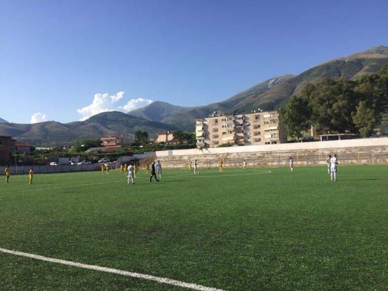 Vazhdon dhuna në futbollin shqiptar, goditen me gurë portieri dhe fizioterapisti i klubit