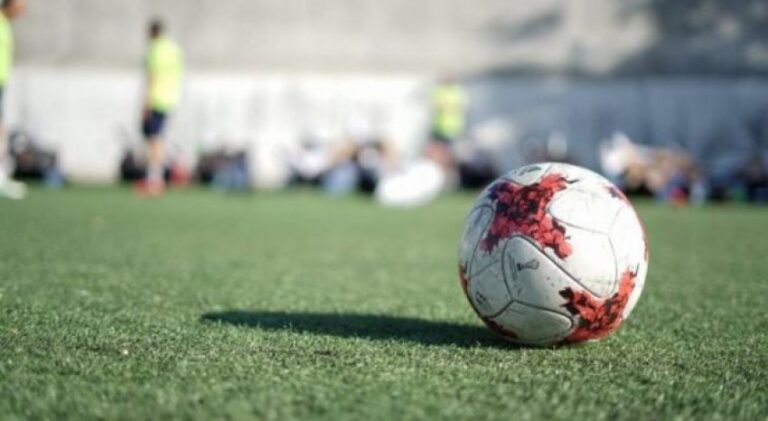 Mesfushori suspendohet përjetë për trukim ndeshjesh 