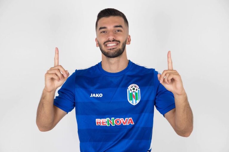 Remzifaik Selmani në bisedime me Besën, afër firmës me skuadrën nga Dobërdolli