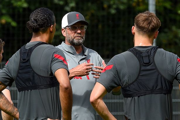 Një futbollist i Liverpoolit me COVID-19