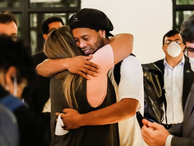 Pas pesë muajve, Ronaldinho afër lirimit nga burgu në Paraguaj