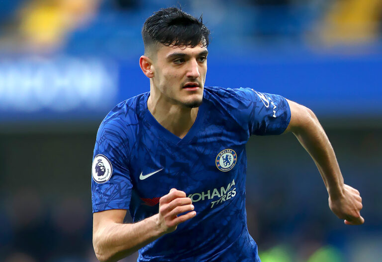 Dëmtohet sulmuesi i Chelsea, hapet rruga për Armando Brojën
