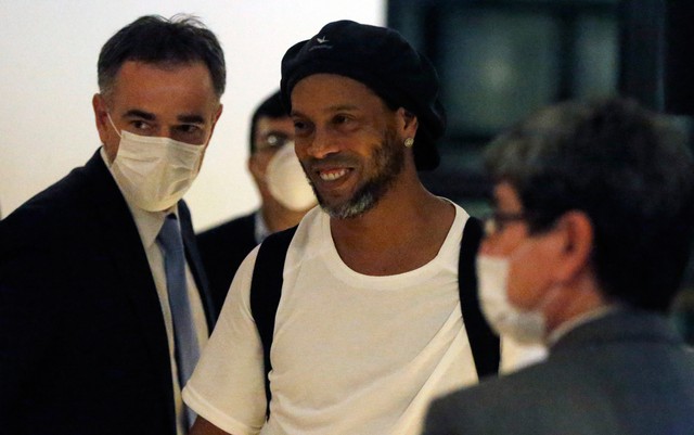 Ronaldinho lirohet nga burgu në Paraguai