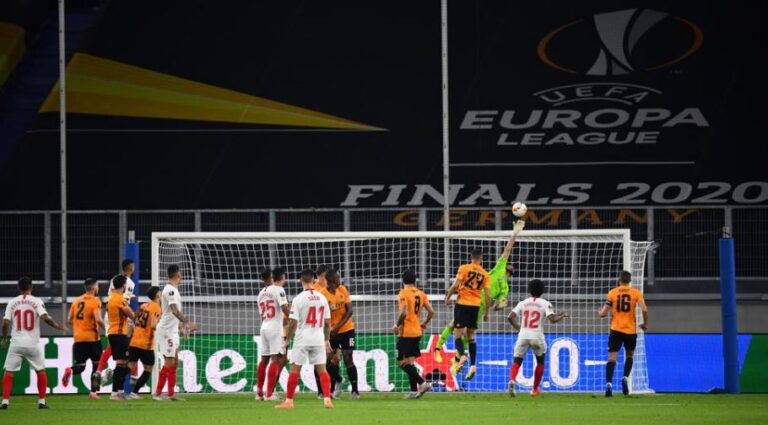 Sevilla e kalon Wolvesin, në gjysmëfinale takohet me Man Unitedin