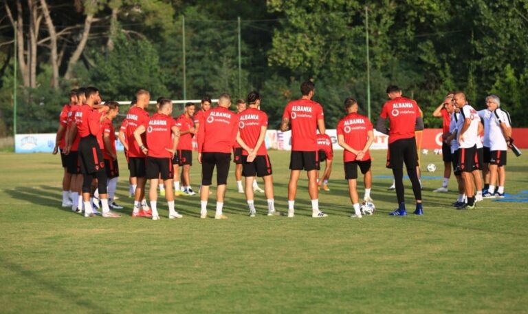 Politikë dhe futboll, Kombëtarja shqiptare ‘ngujohet’ në Minsk
