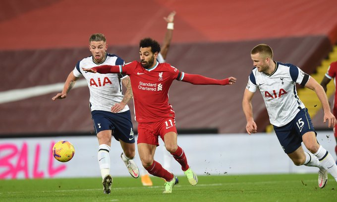 Liverpool fiton në fund derbin me Tottenhamin