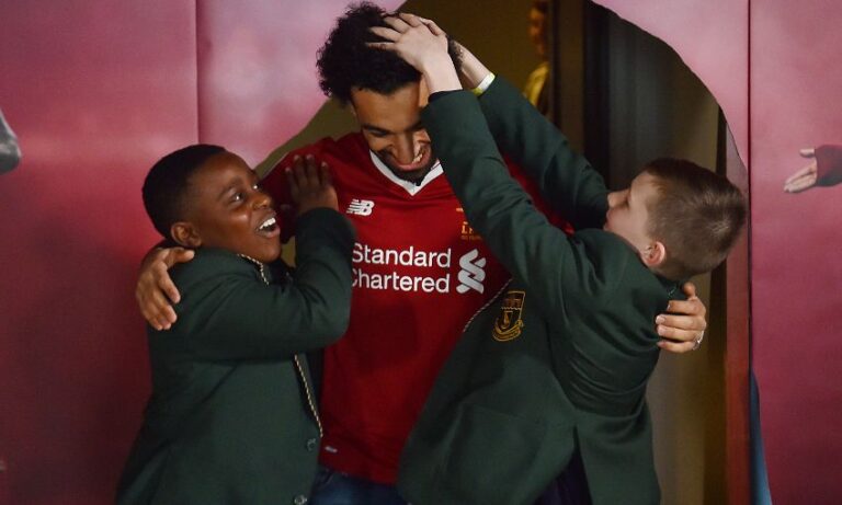 Salah me gjest të jashtëzakonshëm në kohë pandemie, ndihmon vendin e tij