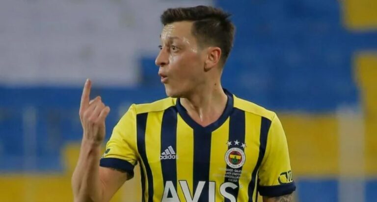 Ozil nuk po mund të ‘ngrijë’ kokën lartë, drejt dështimit në Fenerbahce